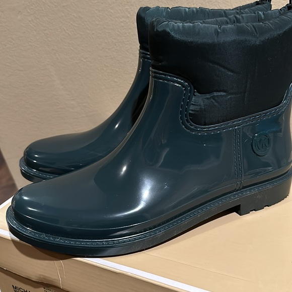 Michael Kors Blakely Logo Tape PVC/Nylon Rain Boot “Racing Green” LIKE NEW! SZ 9 - Picture 3 of 15